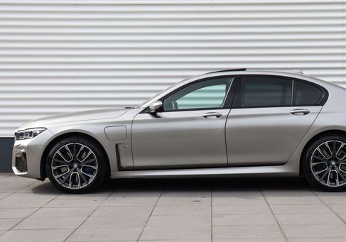 BMW 745, 2019