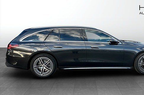 Mercedes-Benz E 300, 2026 3