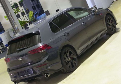 Volkswagen Golf, 2024 3