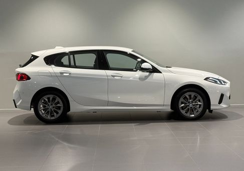 BMW 120, 2026 3