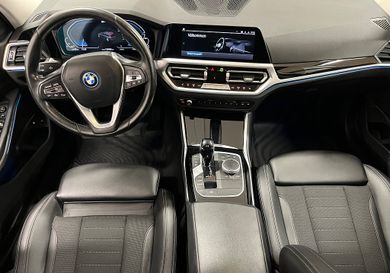 BMW 330, 2022