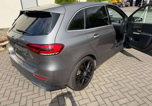 Mercedes-Benz B 180, 2020