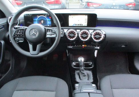 Mercedes-Benz CLA 200, 2021