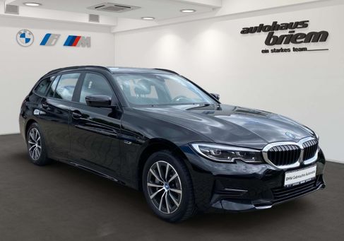 BMW 330, 2022