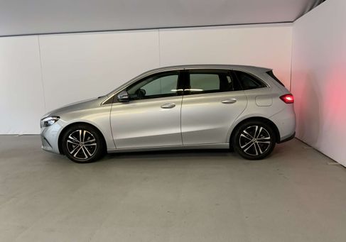 Mercedes-Benz B 180, 2025