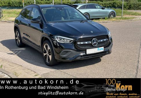 Mercedes-Benz GLA 200, 2022