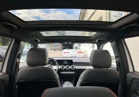 Mercedes-Benz GLB 200, 2021 3