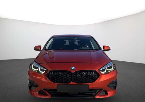BMW 218, 2021
