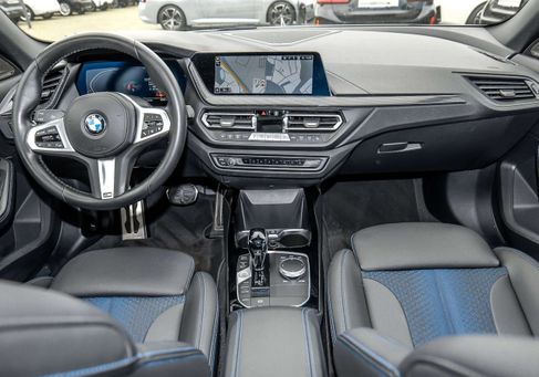 BMW 218, 2022 3