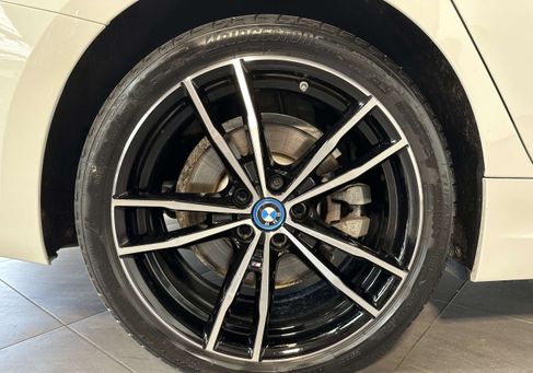 BMW 330, 2022