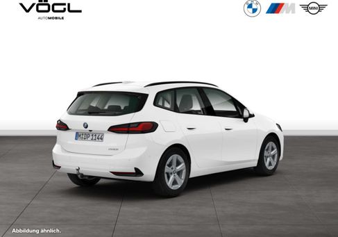 BMW 220, 2025 2
