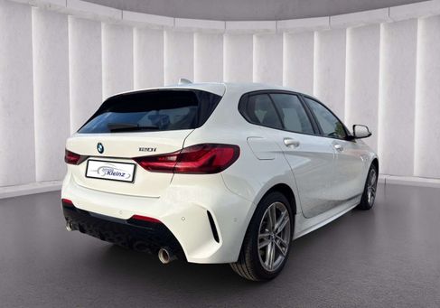 BMW 120, 2022 3
