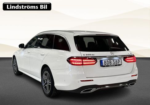 Mercedes-Benz E 300, 2023 3