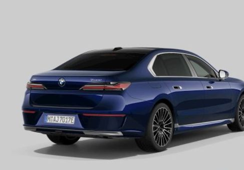 BMW 750, 2024