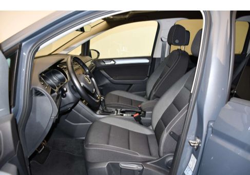 Volkswagen Touran, 2021 3