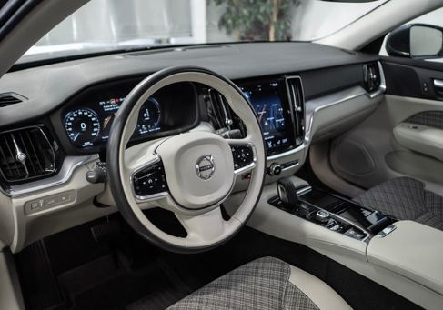 Volvo V60, 2021