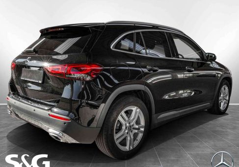 Mercedes-Benz GLA 200, 2021