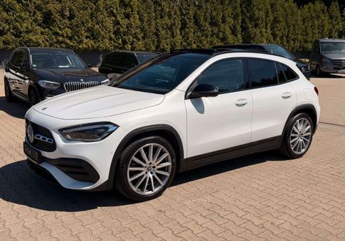 Mercedes-Benz GLA 200, 2022