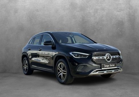 Mercedes-Benz GLA 200, 2022