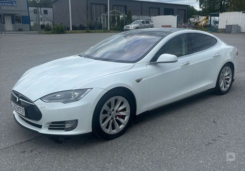 Tesla Model S, 2015