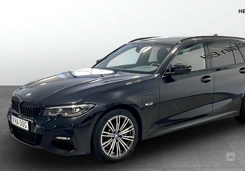 BMW 330, 2022