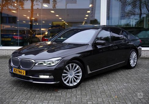 BMW 730, 2015