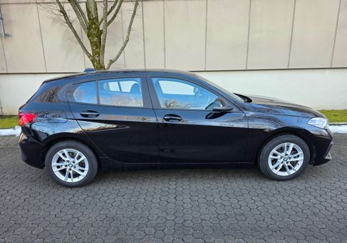 BMW 118, 2022