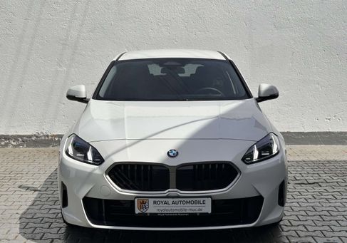 BMW 120, 2024