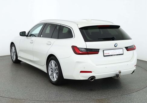 BMW 318, 2023