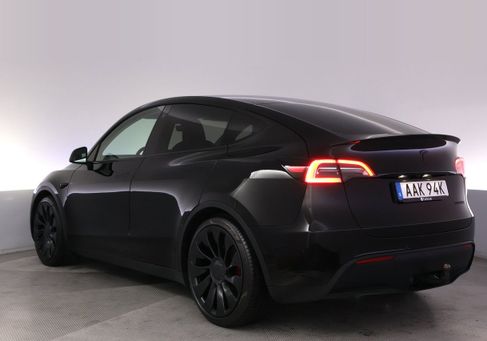 Tesla Model Y, 2022 3
