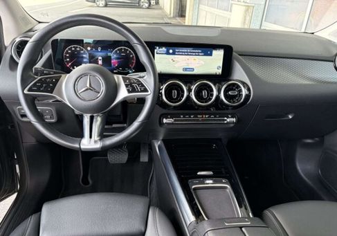Mercedes-Benz B 180, 2023 2
