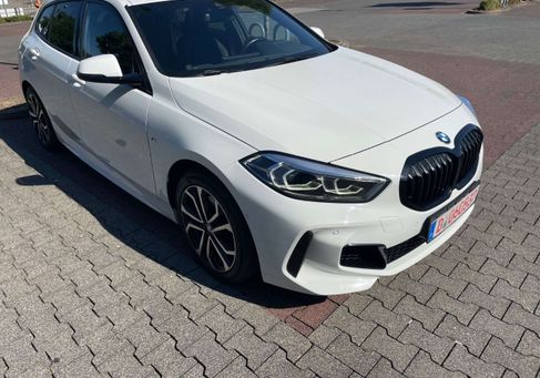 BMW 118, 2022