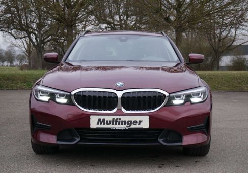 BMW 330, 2022