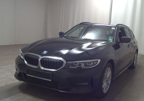 BMW 330, 2021