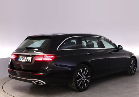 Mercedes-Benz E 300, 2023 3