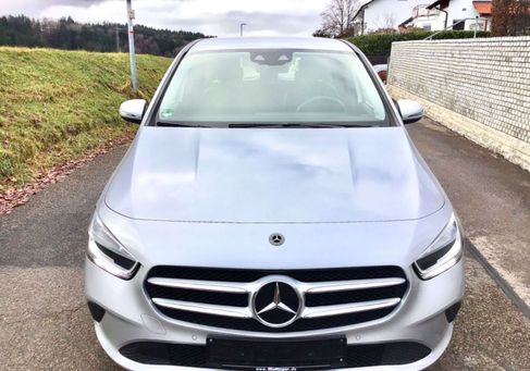 Mercedes-Benz B 180, 2020