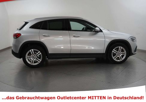Mercedes-Benz GLA 220, 2022