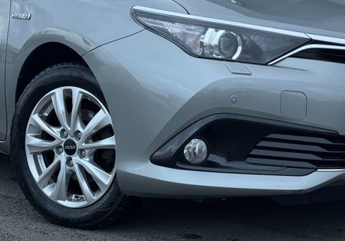 Toyota Auris Touring Sports, 2016