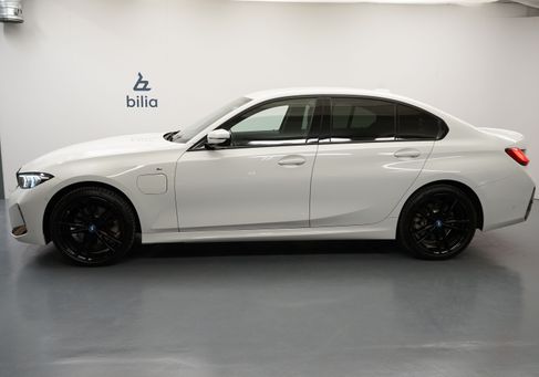 BMW 330, 2024