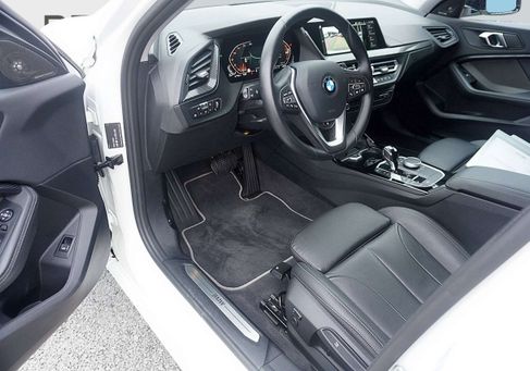 BMW 120, 2023