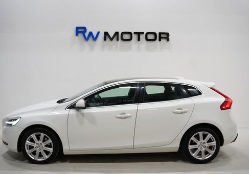 Volvo V40, 2018