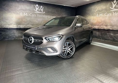 Mercedes-Benz GLA 200, 2021