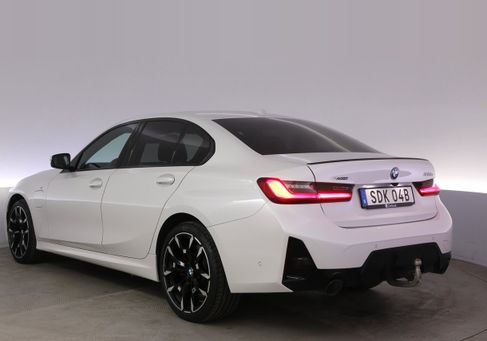 BMW 330, 2025
