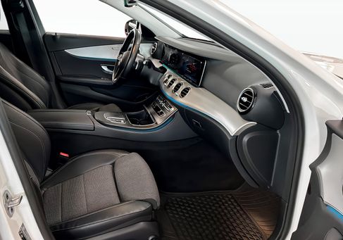 Mercedes-Benz E 300, 2022