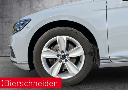 Volkswagen Passat, 2022