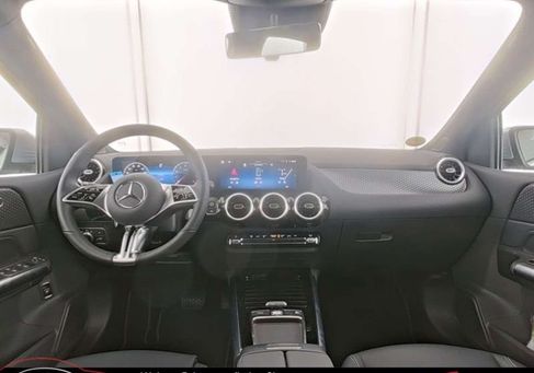 Mercedes-Benz B 180, 2025 3
