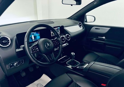 Mercedes-Benz B 180, 2022