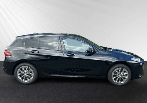 BMW 120, 2025 2