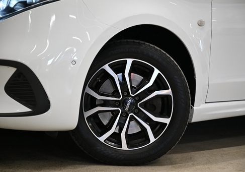 Mercedes-Benz V 300, 2025