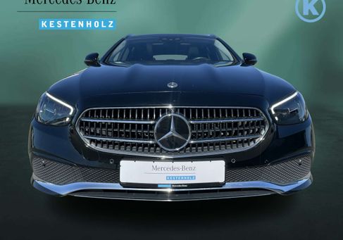 Mercedes-Benz E 300, 2022 3